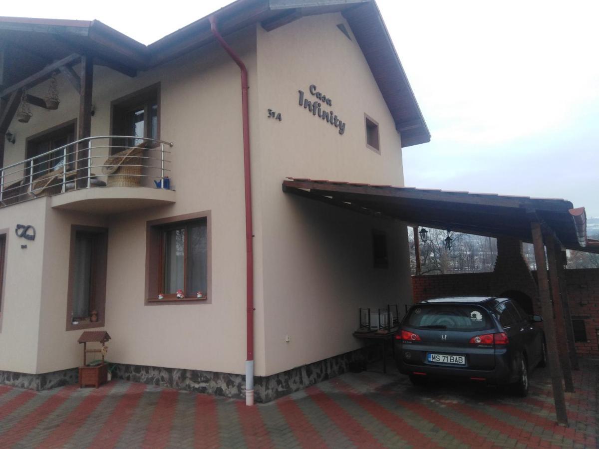 Hotel Casa Infinity à Sovata Extérieur photo